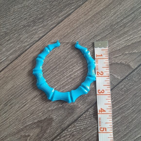 5/$25✨️Large Bamboo Hoop Earrings - Picture 4 of 4